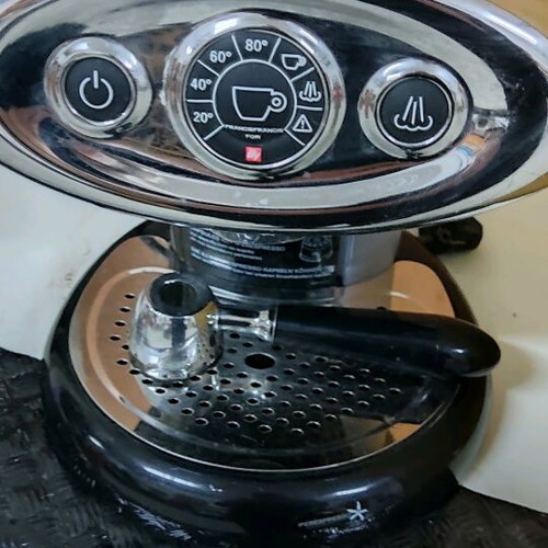 Coffee machine used, capsule compatible, excellent condition