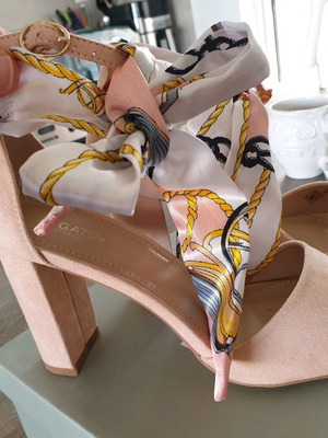 Migato pink sandals used, size 38, with ribbon and block heel