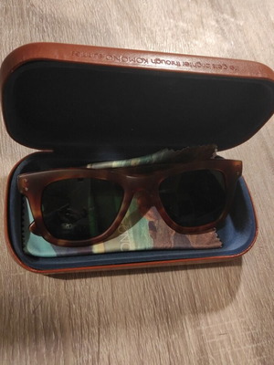 Γυαλιά ηλίου Komono μεταχειρισμένα, καφέ χωρίς γρατζουνιές