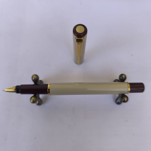 Parker 88 pen ivory like new with converter