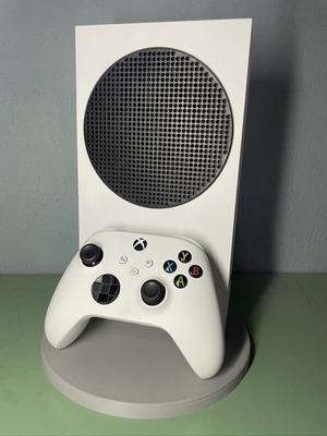 Xbox Series S 500GB console with controller issue on Y button