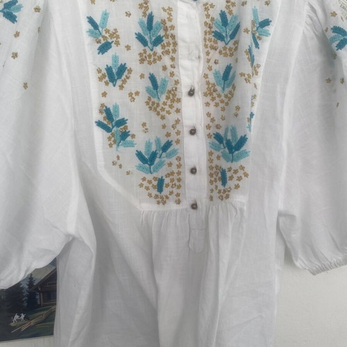 Sfera large white embroidered shirt