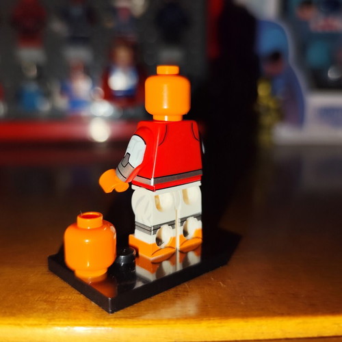 Allen the Alien Red-White Suit minifigure like new with accessories