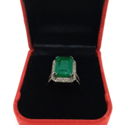 Victorian ring with 9ct emerald and 0.90ct diamonds used
