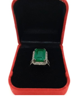 Victorian ring with 9ct emerald and 0.90ct diamonds used