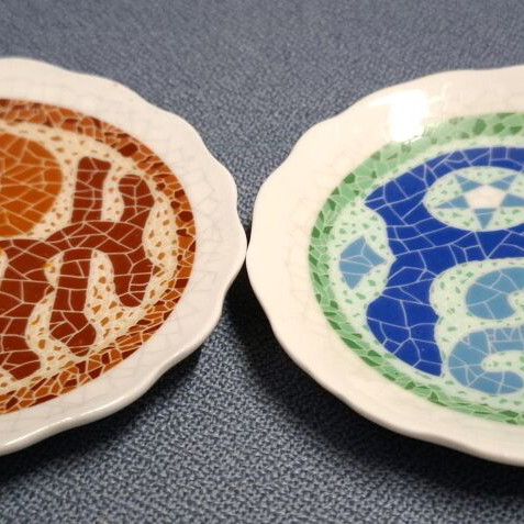 Decorative porcelain plates new, set of 2 pieces