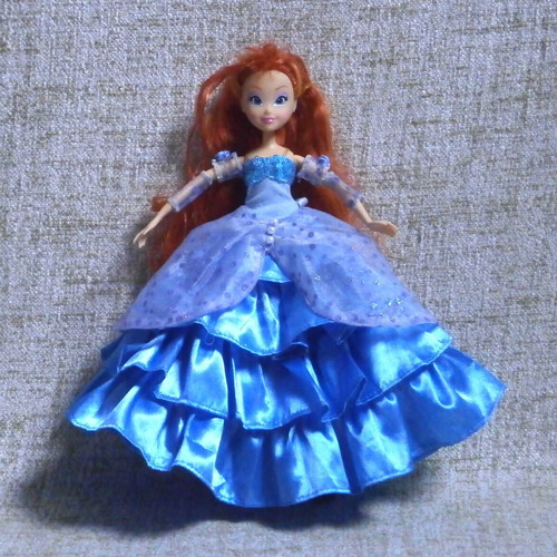 Winx Club Bloom Magical Adventure Princess doll used