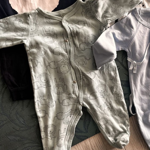 Set of 8 baby clothing pieces 6-9 months