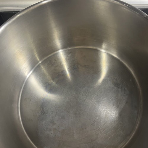 Large deep cooking pot