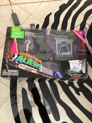 Monsters vs Aliens B.O.B. Containment Chamber Playset φιγούρα καινούργια