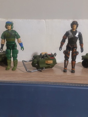 Gi Joe figures pack of 2 with 3 mini vehicles gift like new