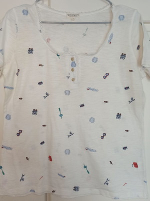 Women's short-sleeve white t-shirt small with summer print like new