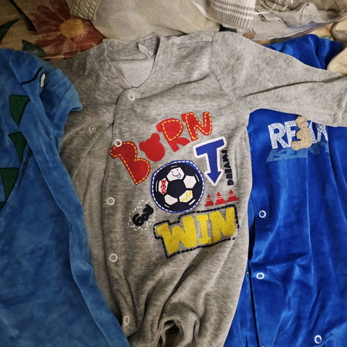 Baby rompers like new, pack of 6 for boys