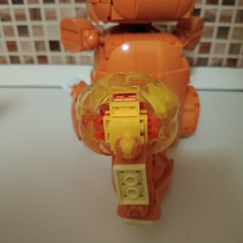 Mega Pokemon Jumbo Charmander figure with 750 compatible bricks