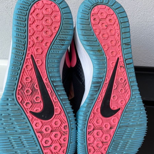 Nike women's volleyball athletic shoes used, size 41, with knee pads gift