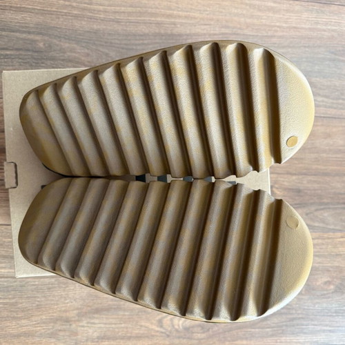 Yeezy Slide Clay Taupe new Adidas slippers size 43 beige