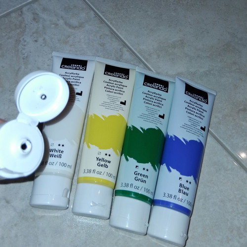 Acrylic paints set in 5 colors