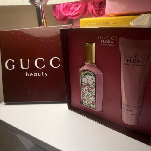 Gucci Flora Eau de Parfum 50ml gift set new with lotion and samples
