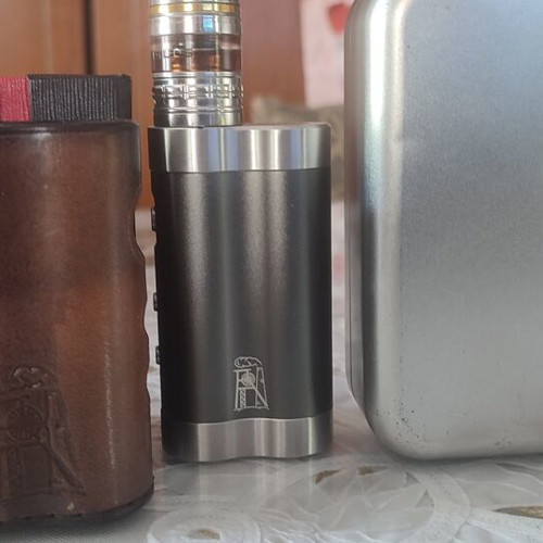 Dani 21700 and Gus vape set like new