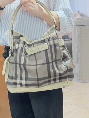 Burberry дамска чанта за рамо като нова, сива и бежова
