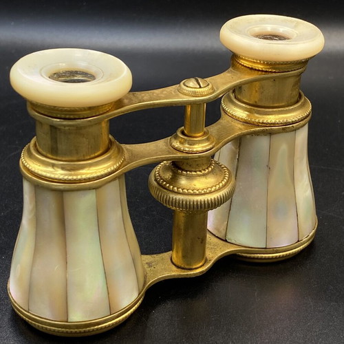 Opera Glasses Belle Époque like new, mother of pearl