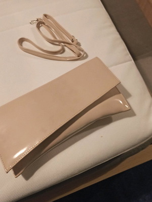 Beige patent leather envelope bag like new