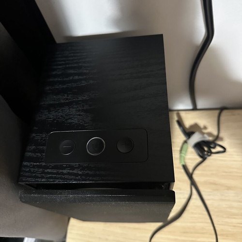 Edifier R33BT speakers like new with Bluetooth and packaging