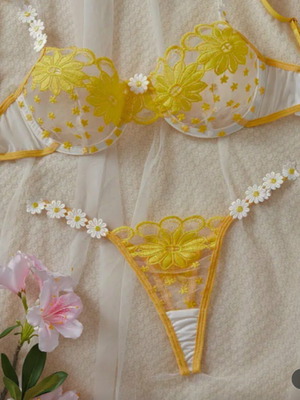 Комплект дамско бельо нов, размер S-M