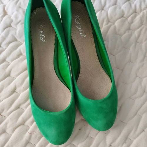 Green synthetic leather pumps size 39 new