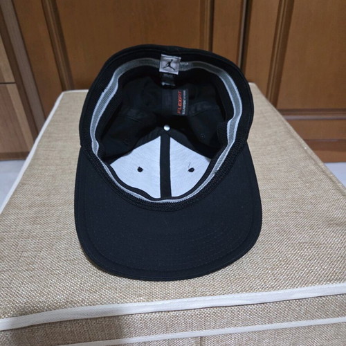 Jordan 17 Cap 2001 like new, black, size M