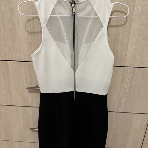One size dress black and white like new with integrated cups