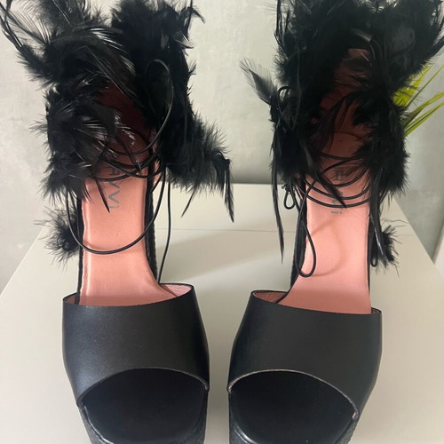 High leather platform sandals with feathers like new, size 40, black