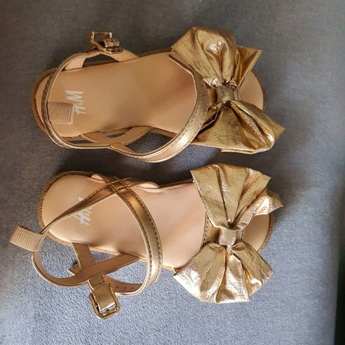 H&M Summer Sandals Size 24 Like New, Gold