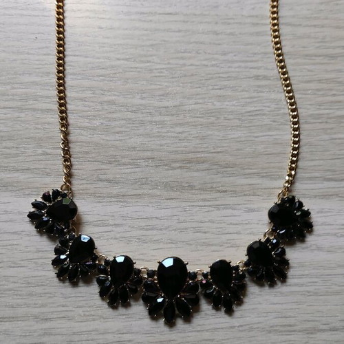 Black gold necklace like new