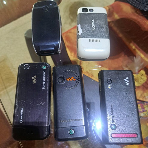 Mobile phones used, pack of 5 Sony Ericsson and Nokia models