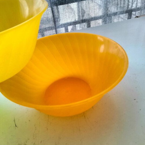 Plastic bowls used, pack of 3, durable, 23cm diameter