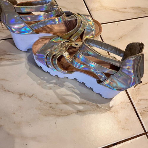 Sandal like new, silver iridescent, size 37
