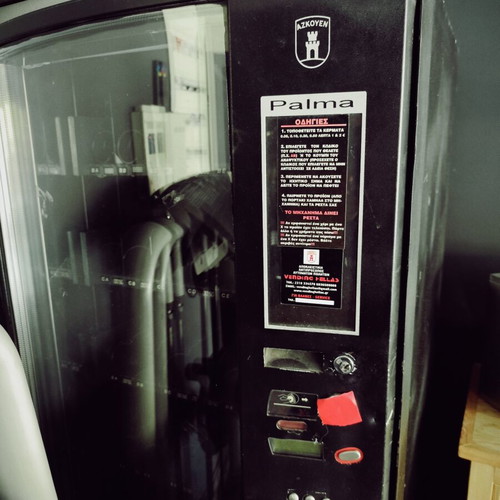 Vending machine refrigerator