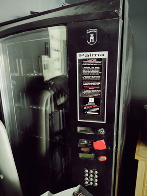 Vending machine refrigerator