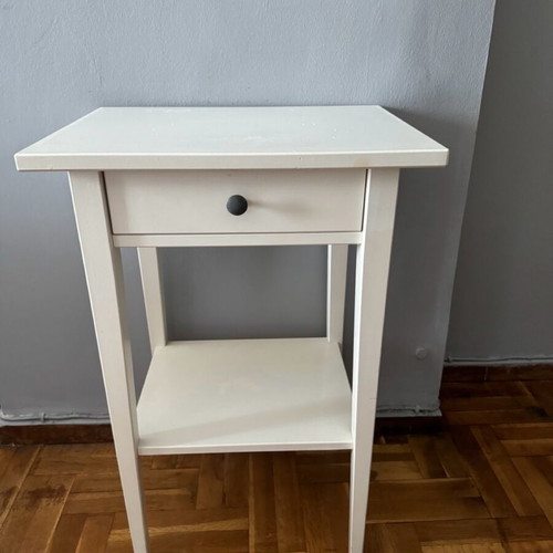 Decorative coffee table like new with drawer and shelf