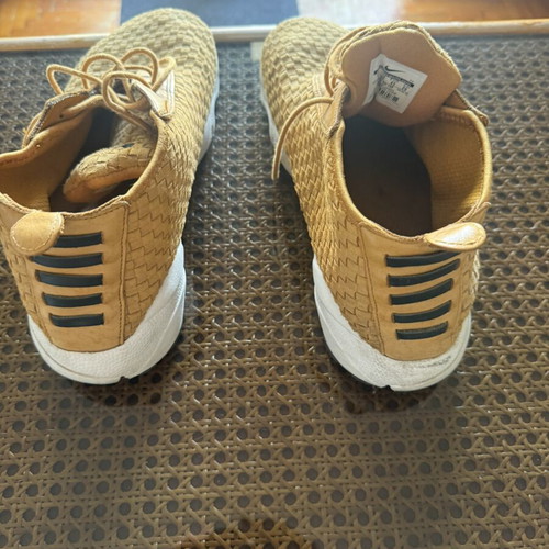 Nike athletic shoes used, size 45, orange