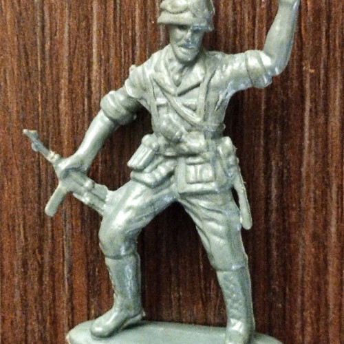 Plastic soldier figures scale 1:32 pack of 22 like new