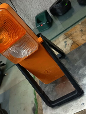 Mercedes flashlight used with batteries