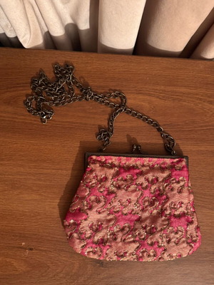 Evening embroidered crossbody bag with chain pink like new