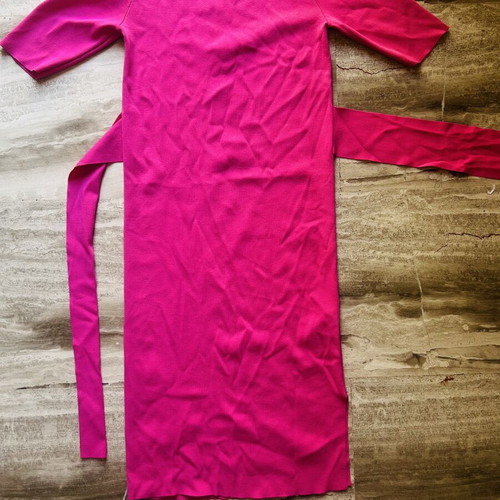 Guess dress medium pink like new with side slit