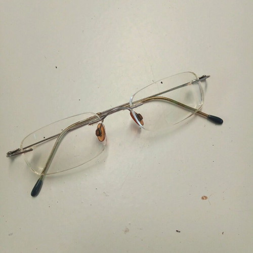 Wire glasses frame used, silver color