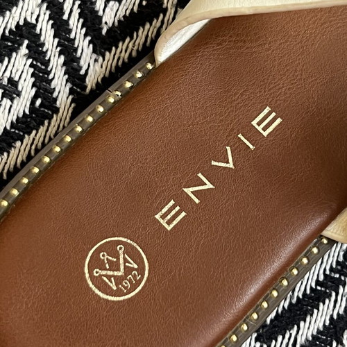 Envie Shoes sandals size 38, like new, white with gold details