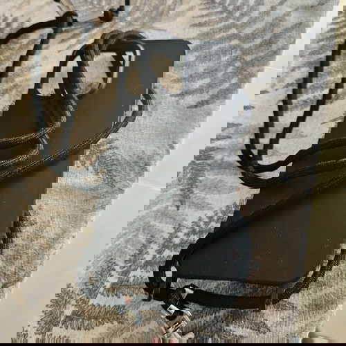 Θήκες iPhone 15 Pro Max σαν καινούργιες, 9 τεμάχια με powerbank και τζαμάκια Spigen