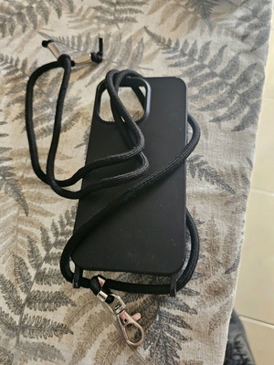 Θήκες iPhone 15 Pro Max σαν καινούργιες, 9 τεμάχια με powerbank και τζαμάκια Spigen