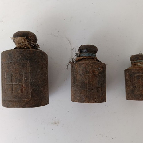 Weights for Manavis scale used, 2kg 1kg 0.5kg